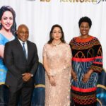 Hema Malini Instagram – Photos of the India House Gala in Houston. 1,2 – With Dr Manish Rungta ( main organizer) and family. 3. Receiving memento from the Consul General, Mr D.C. Manjunath. 4. With guests at the gala

#indiahousehouston #manishrungta #consulgeneral #dcmanjunath