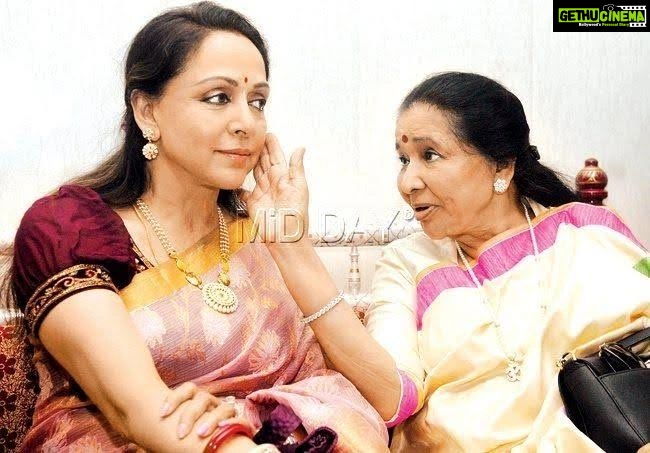 Hema Malini Instagram - Happy birthday Asha Bhonsle ji. You are truly blessed to be celebrating your 90th birthday. Your unique, youthful voice is so infectious! You are a grt inspiration to all of us in the industry and we try to follow your footsteps. Your contribution to my film career is immense - you have sung such wonderful songs like हवा के साथ साथ, बेचारा दिल , झुका के सर को पुछू and many more that have enhanced my performances.❤️ May God bless you with long and healthy life for many more years. You are so special to me❤️My love 💕🌷😘 and Regards 🙏 #birthday #ashabhosle #90years #happybirthday