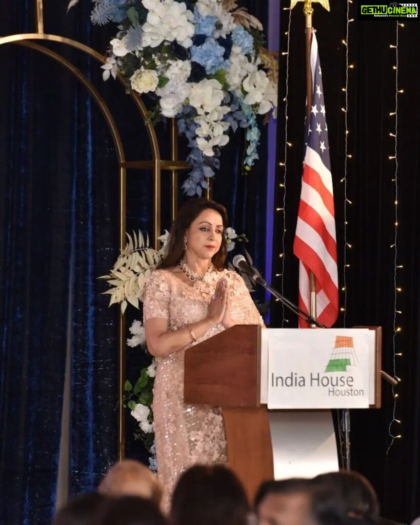Hema Malini Instagram - Photos of the India House Gala in Houston. 1,2 - With Dr Manish Rungta ( main organizer) and family. 3. Receiving memento from the Consul General, Mr D.C. Manjunath. 4. With guests at the gala #indiahousehouston #manishrungta #consulgeneral #dcmanjunath