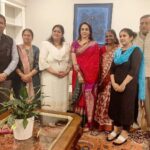 Hema Malini Instagram – Dinner hosted by and at the residence of the Consul General of India in Houston.. Seen here… With the Consul General @dcmanjunath , his wife, Mrs. Arpana Manjunath
and Consulate’s officials. 
@cgihou
@indianembassyus
@indiplomacy 

#houston
#consulgeneral