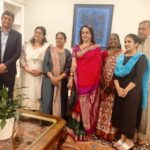 Hema Malini Instagram – Dinner hosted by and at the residence of the Consul General of India in Houston.. Seen here… With the Consul General @dcmanjunath , his wife, Mrs. Arpana Manjunath
and Consulate’s officials. 
@cgihou
@indianembassyus
@indiplomacy 

#houston
#consulgeneral