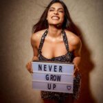 Ishita Raj Sharma Instagram - “To Forever Growing Young” Happy Birthday to ME . Ps- pls ignore the conversation of our AD’s in the middle of the birthday song😂 Richa Deepak wth 😂🤢 #setlife🎥 Trentham, Stoke-On-Trent, United Kingdom