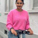 Janani Ashok Kumar Instagram - Awestruck 🥰 - 📸: @madhumitha_sivasankar - #awestruck #zurich #beautifulcity #switzerland Zürich, Switzerland