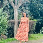 Janani Ashok Kumar Instagram - Still wondering what happened to my leg in the third pic 🫣 Anyways I had an amazing time in & around Milan city 🏙️ Their architecture itself is a visual treat & the trees & scenic landscapes are icing on the cake just wow 🤩🫠🤍🥰 - 📸: @madhumitha_sivasankar Milano italy