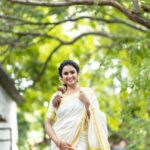 Janani Ashok Kumar Instagram - എല്ലാവർക്കും എന്റെ ഹൃദയം നിറഞ്ഞ ഓണാശംസകൾ 🌻🌸🌺🌼🪷🪻🌹🌷💐🌾 - @smokey_makeupbar_ @labelshalini @studio_d_weddings Chennai, India