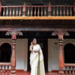 Janani Ashok Kumar Instagram - എല്ലാവർക്കും എന്റെ ഹൃദയം നിറഞ്ഞ ഓണാശംസകൾ 🌻🌸🌺🌼🪷🪻🌹🌷💐🌾 - @smokey_makeupbar_ @labelshalini @studio_d_weddings Chennai, India