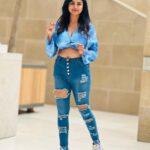 Janani Ashok Kumar Instagram - ⵊN-BETWEEN ⵊɴ ʙᴇᴛᴡᴇᴇɴ ᴡʜᴇʀᴇ ʏᴏᴜ ᴀʀᴇ ᴀɴᴅ ᴡʜᴇʀᴇ ʏᴏᴜ ᴡᴀɴᴛ ᴛᴏ ʙᴇ, ᴛʜᴇʀᴇ ɪs ᴇɴᴅʟᴇss, ʙᴏᴜɴᴅʟᴇss ᴘᴇᴀᴄᴇ. Tʜᴇʀᴇ ɪs ᴀɴ ᴏᴘᴘᴏʀᴛᴜɴɪᴛʏ ᴛᴏ ʙᴇ sᴛɪʟʟ, ᴀs ʏᴏᴜ ꜰɪɴᴅ ʏᴏᴜʀsᴇʟꜰ ɪɴ ᴛʜᴇ ɢᴀᴘ ʙᴇᴛᴡᴇᴇɴ ᴛʜᴇ ᴘᴀsᴛ ᴀɴᴅ ᴛʜᴇ ꜰᴜᴛᴜʀᴇ, ᴋɴᴏᴡɪɴɢ ᴛʜᴀᴛ ᴛʜɪs ɪs ᴛʜᴇ sᴘᴀᴄᴇ ᴡʜᴇʀᴇ ʏᴏᴜ ᴡᴇʀᴇ ᴄᴀʟʟᴇᴅ ᴛᴏ ᴄᴏᴍᴇ ᴀʟɪᴠᴇ. Aɴᴅ ɪᴛ,s ᴏᴋᴀʏ ɪꜰ ʏᴏᴜ ꜰᴇᴇʟ ᴜɴᴄᴇʀᴛᴀɪɴ ʜᴇʀᴇ. Yᴏᴜ ᴅᴏɴ,ᴛ ʜᴀᴠᴇ ᴛᴏ ʜᴀᴠᴇ ɪᴛ ᴀʟʟ ꜰɪɢᴜʀᴇᴅ ᴏᴜᴛ. Yᴏᴜ ᴀʀᴇ ꜰʀᴇᴇ ᴛᴏ ᴛᴀᴋᴇ ᴛʜɪs ᴍᴏᴍᴇɴᴛ ʙʏ ᴍᴏᴍᴇɴᴛ, ᴀɴᴅ sᴇᴇ ᴛʜᴇ ᴡʜᴏʟᴇɴᴇss ᴏꜰ ɪᴛ ᴀʟʟ: sᴏᴍᴇ ᴛʜɪɴɢs ᴡɪʟʟ ʙᴇ ᴅɪꜰꜰɪᴄᴜʟᴛ. Sᴏᴍᴇ ᴛʜɪɴɢs ᴡɪʟʟ ᴍᴀᴋᴇ sᴇɴsᴇ, ᴡʜɪʟᴇ ᴏᴛʜᴇʀ ᴛʜɪɴɢs ʟᴇᴀᴠᴇ ʏᴏᴜ ᴡɪᴛʜ ǫᴜᴇsᴛɪᴏɴs. Bᴜᴛ ᴀʟᴛᴏɢᴇᴛʜᴇʀ, ᴛʜᴇsᴇ ᴍᴏᴜɴᴛᴀɪɴs ᴀɴᴅ ᴠᴀʟʟᴇʏs ᴄʀᴇᴀᴛᴇ ᴀ ʟᴀɴᴅsᴄᴀᴘᴇ, ᴡʜᴇʀᴇ sᴏᴍᴇʜᴏᴡ, ᴛʜʀᴏᴜɢʜ ɪᴛ ᴀʟʟ, ᴇᴠᴇʀʏᴛʜɪɴɢ ꜰɪɴᴅs ɪᴛs ᴘʟᴀᴄᴇ. - 📸: @madhumitha_sivasankar & @satz_aka_sathishkumaran #tapfordeets #louvremuseum #paris #parisfrance #travel #memories #memoriesforlife #friends Louvre Museum Paris France