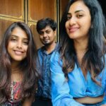 Janani Ashok Kumar Instagram - ⵊN-BETWEEN ⵊɴ ʙᴇᴛᴡᴇᴇɴ ᴡʜᴇʀᴇ ʏᴏᴜ ᴀʀᴇ ᴀɴᴅ ᴡʜᴇʀᴇ ʏᴏᴜ ᴡᴀɴᴛ ᴛᴏ ʙᴇ, ᴛʜᴇʀᴇ ɪs ᴇɴᴅʟᴇss, ʙᴏᴜɴᴅʟᴇss ᴘᴇᴀᴄᴇ. Tʜᴇʀᴇ ɪs ᴀɴ ᴏᴘᴘᴏʀᴛᴜɴɪᴛʏ ᴛᴏ ʙᴇ sᴛɪʟʟ, ᴀs ʏᴏᴜ ꜰɪɴᴅ ʏᴏᴜʀsᴇʟꜰ ɪɴ ᴛʜᴇ ɢᴀᴘ ʙᴇᴛᴡᴇᴇɴ ᴛʜᴇ ᴘᴀsᴛ ᴀɴᴅ ᴛʜᴇ ꜰᴜᴛᴜʀᴇ, ᴋɴᴏᴡɪɴɢ ᴛʜᴀᴛ ᴛʜɪs ɪs ᴛʜᴇ sᴘᴀᴄᴇ ᴡʜᴇʀᴇ ʏᴏᴜ ᴡᴇʀᴇ ᴄᴀʟʟᴇᴅ ᴛᴏ ᴄᴏᴍᴇ ᴀʟɪᴠᴇ. Aɴᴅ ɪᴛ,s ᴏᴋᴀʏ ɪꜰ ʏᴏᴜ ꜰᴇᴇʟ ᴜɴᴄᴇʀᴛᴀɪɴ ʜᴇʀᴇ. Yᴏᴜ ᴅᴏɴ,ᴛ ʜᴀᴠᴇ ᴛᴏ ʜᴀᴠᴇ ɪᴛ ᴀʟʟ ꜰɪɢᴜʀᴇᴅ ᴏᴜᴛ. Yᴏᴜ ᴀʀᴇ ꜰʀᴇᴇ ᴛᴏ ᴛᴀᴋᴇ ᴛʜɪs ᴍᴏᴍᴇɴᴛ ʙʏ ᴍᴏᴍᴇɴᴛ, ᴀɴᴅ sᴇᴇ ᴛʜᴇ ᴡʜᴏʟᴇɴᴇss ᴏꜰ ɪᴛ ᴀʟʟ: sᴏᴍᴇ ᴛʜɪɴɢs ᴡɪʟʟ ʙᴇ ᴅɪꜰꜰɪᴄᴜʟᴛ. Sᴏᴍᴇ ᴛʜɪɴɢs ᴡɪʟʟ ᴍᴀᴋᴇ sᴇɴsᴇ, ᴡʜɪʟᴇ ᴏᴛʜᴇʀ ᴛʜɪɴɢs ʟᴇᴀᴠᴇ ʏᴏᴜ ᴡɪᴛʜ ǫᴜᴇsᴛɪᴏɴs. Bᴜᴛ ᴀʟᴛᴏɢᴇᴛʜᴇʀ, ᴛʜᴇsᴇ ᴍᴏᴜɴᴛᴀɪɴs ᴀɴᴅ ᴠᴀʟʟᴇʏs ᴄʀᴇᴀᴛᴇ ᴀ ʟᴀɴᴅsᴄᴀᴘᴇ, ᴡʜᴇʀᴇ sᴏᴍᴇʜᴏᴡ, ᴛʜʀᴏᴜɢʜ ɪᴛ ᴀʟʟ, ᴇᴠᴇʀʏᴛʜɪɴɢ ꜰɪɴᴅs ɪᴛs ᴘʟᴀᴄᴇ. - 📸: @madhumitha_sivasankar & @satz_aka_sathishkumaran #tapfordeets #louvremuseum #paris #parisfrance #travel #memories #memoriesforlife #friends Louvre Museum Paris France