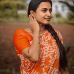 Janani Ashok Kumar Instagram - வார்த்தை ஒன்று வாய் வரைக்கும் வந்து வந்து போவதென்ன..! கட்டுமரம் பூப்பூக்க ஆசைப்பட்டு ஆவதென்ன..! - 📸: @gk_.photography._ Coimbatore, Tamil Nadu