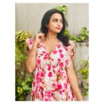 Janani Ashok Kumar Instagram - Be a girl with adventure, A lady with confidence & a woman with bravery 🌈💗 - 👗: @highstreet_original 📸: @keets_makeover Chennai, India