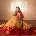 Janani Ashok Kumar Instagram - 🌙💫🙏🏼 - Team: @vijiknr @sangiknr @zerogravityphotography @bronzerbridaljewellery @bronzerlensnlashes Chennai, India