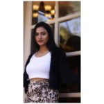 Janani Ashok Kumar Instagram - 𝖱𝖾𝗆𝖾𝗆𝖻𝖾𝗋， 𝖨𝗍’𝗌 𝖸𝗈𝗎𝗋 𝖢𝗁𝖺𝗋𝖺𝖼𝗍𝖾𝗋 𝖳𝗁𝖺𝗍 𝖬𝖺𝗄𝖾𝗌 𝖸𝗈𝗎 𝖶𝗈𝗋𝗍𝗁 𝖨𝗍．𝖭𝗈𝗍 𝖸𝗈𝗎𝗋 𝖠𝗉𝗉𝖾𝖺𝗋𝖺𝗇𝖼𝖾． 𝖠𝖿𝗍𝖾𝗋 𝖠𝗅𝗅，𝖨𝖿 𝖠 𝖱𝗈𝗌𝖾 𝖣𝗂𝖽𝗇’𝗍 𝖲𝗆𝖾𝗅𝗅 𝖠𝗌 𝖦𝗈𝗈𝖽，𝖨𝗍 𝖶𝗈𝗎𝗅𝖽 𝖡𝖾 𝖶𝗈𝗋𝗍𝗁𝗅𝖾𝗌𝗌 ꧁♡︎꧂ － 📸： @raghul_raghupathy 𝖩𝖾𝗐𝖾𝗅𝗅𝖾𝗋𝗒： @methurna_collections Pondicherry - பாண்டிச்சேரி