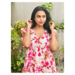 Janani Ashok Kumar Instagram - Be a girl with adventure, A lady with confidence & a woman with bravery 🌈💗 - 👗: @highstreet_original 📸: @keets_makeover Chennai, India