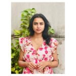 Janani Ashok Kumar Instagram - Be a girl with adventure, A lady with confidence & a woman with bravery 🌈💗 - 👗: @highstreet_original 📸: @keets_makeover Chennai, India