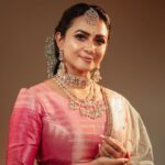 Janani Ashok Kumar Instagram - 🌈 🦋 🤍🌱💯 - Team: @vijiknr @sangiknr @saathvikas_designer_studio @bronzerbridaljewellery @bronzerlensnlashes @zerogravityphotography @zerogravity.fashion Chennai, India