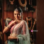 Janani Ashok Kumar Instagram - I loved shooting this look & this is the end of this series 🤍 - Team: @vijiknr @sangiknr @saathvikas_designer_studio @bronzerbridaljewellery @bronzerlensnlashes @zerogravityphotography Chennai, India