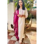 Janani Ashok Kumar Instagram - There’s nothing either Good or Bad, but thinking makes it so. - Wearing: @vintageclosetofkamali Chennai, India