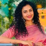 Janani Ashok Kumar Instagram - #notetoself : Sometimes the best way to be happy is to learn to let go of things/people you tried hard to hold on to that are no longer good for you 💫✨💯🙌🏼 - Saree: @dheera_designers Blouse: @santhanalakshmiashok (📸) Chennai, India