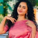 Janani Ashok Kumar Instagram - #notetoself : Sometimes the best way to be happy is to learn to let go of things/people you tried hard to hold on to that are no longer good for you 💫✨💯🙌🏼 - Saree: @dheera_designers Blouse: @santhanalakshmiashok (📸) Chennai, India