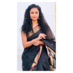 Janani Ashok Kumar Instagram - 𝐈 𝐜𝐚𝐫𝐫𝐲 𝐦𝐲 𝐠𝐫𝐚𝐜𝐞 𝐣𝐮𝐬𝐭 𝐥𝐢𝐤𝐞 𝐭𝐡𝐢𝐬 𝐬𝐚𝐫𝐞𝐞! #𝐨𝐨𝐭𝐝 #𝐬𝐚𝐫𝐞𝐞 #𝐬𝐚𝐫𝐞𝐞𝐥𝐨𝐯𝐞 Chennai, India