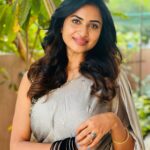 Janani Ashok Kumar Instagram - The most underrated & precious thing is time, none of us know how much we’ve left..! So live like there’s no tomorrow. Appreciate everything, don’t leave things for later. It’s always now or never 💯🌸💫✨ - Wearing: @onlinegits Bangles: @methurna_collections 📸: #mommydearest @santhanalakshmiashok Chennai, India