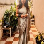 Janani Ashok Kumar Instagram - There’s always a way, if they really wanna stay..!🌸✨💫 - Wearing: @onlinegits PC: #mommydearest @santhanalakshmiashok Chennai, India