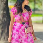 Janani Ashok Kumar Instagram - ⵊɴ ᴛʜᴀᴛ Pᴀʀɪs ɪɴ ᴛʜᴇ Sᴘʀɪɴɢ ᴡᴇ ꜰᴏᴜɴᴅ ᴡʜᴀᴛ ᴡᴇ ʜᴀᴅ ʟᴏsᴛ ᴛʜᴇ ᴛʀᴜᴛʜ ᴀʙᴏᴜᴛ ᴍᴀɢɪᴄ. ATTⵊCUS 📸: @madhumitha_sivasankar Wearing: @myntra Shoe: @pumasportstyle @puma Paris, France