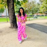 Janani Ashok Kumar Instagram - ⵊɴ ᴛʜᴀᴛ Pᴀʀɪs ɪɴ ᴛʜᴇ Sᴘʀɪɴɢ ᴡᴇ ꜰᴏᴜɴᴅ ᴡʜᴀᴛ ᴡᴇ ʜᴀᴅ ʟᴏsᴛ ᴛʜᴇ ᴛʀᴜᴛʜ ᴀʙᴏᴜᴛ ᴍᴀɢɪᴄ. ATTⵊCUS 📸: @madhumitha_sivasankar Wearing: @myntra Shoe: @pumasportstyle @puma Paris, France