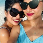 Janani Ashok Kumar Instagram - All we needed is the beach & the sun to make such beautiful memories 🫠 Of course the right people to be with @bavithraofficial 🤗🙌🏼💯 #beachgirls #sunkissed #messyhair #dontcare #yatch #highonmusic #naturelovers #bioluminescence #coralreef #memoriesforlife #maldives #island #milaidhoo Milaidhoo Island, Maldives