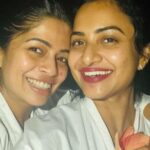 Janani Ashok Kumar Instagram - All we needed is the beach & the sun to make such beautiful memories 🫠 Of course the right people to be with @bavithraofficial 🤗🙌🏼💯 #beachgirls #sunkissed #messyhair #dontcare #yatch #highonmusic #naturelovers #bioluminescence #coralreef #memoriesforlife #maldives #island #milaidhoo Milaidhoo Island, Maldives