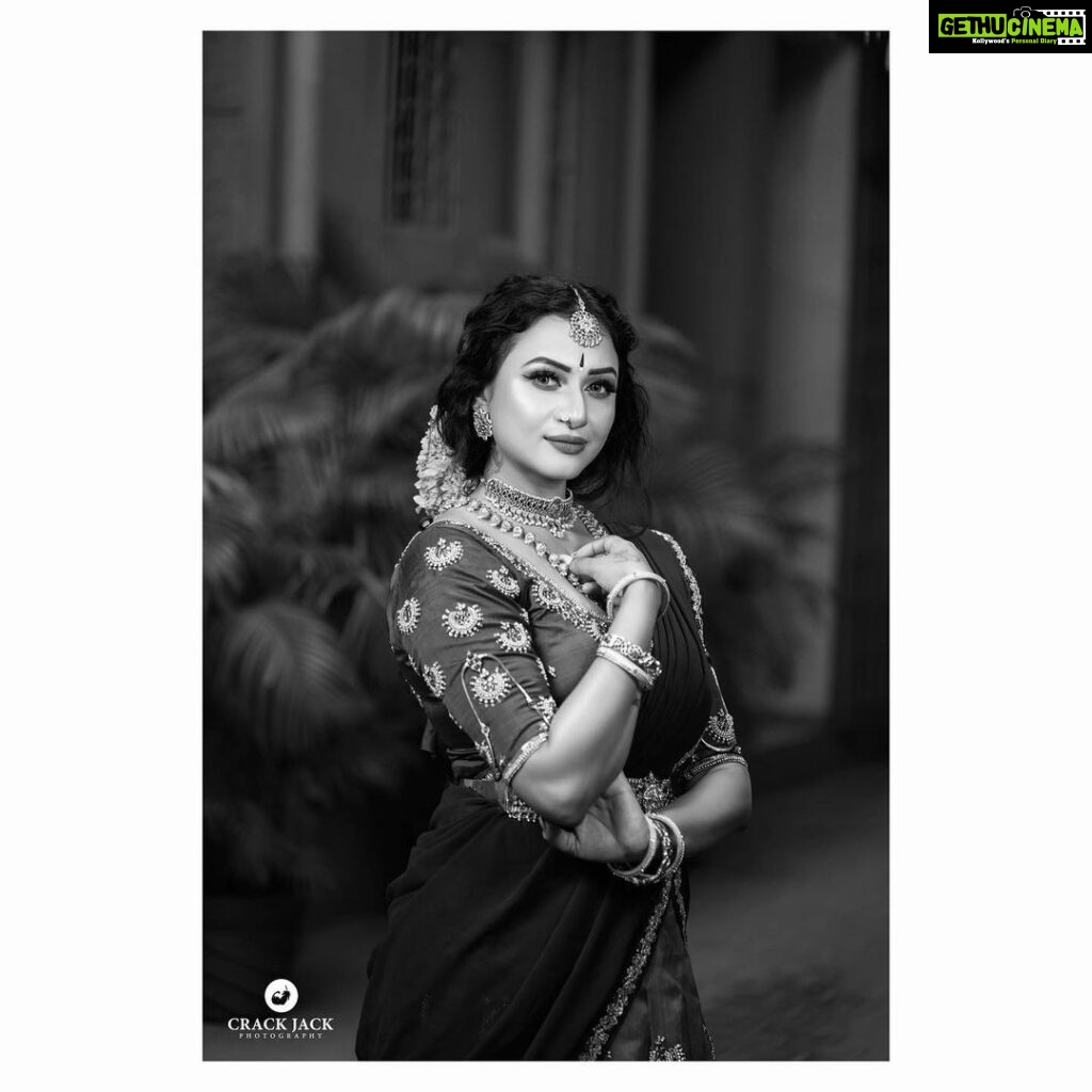 Janani Ashok Kumar Instagram - கனவே கலையாதே 🫠 - Team: @vijiknr @poovai_bridal_flowers @saathvikas_designer_studio @crackjackphotography Chennai, India