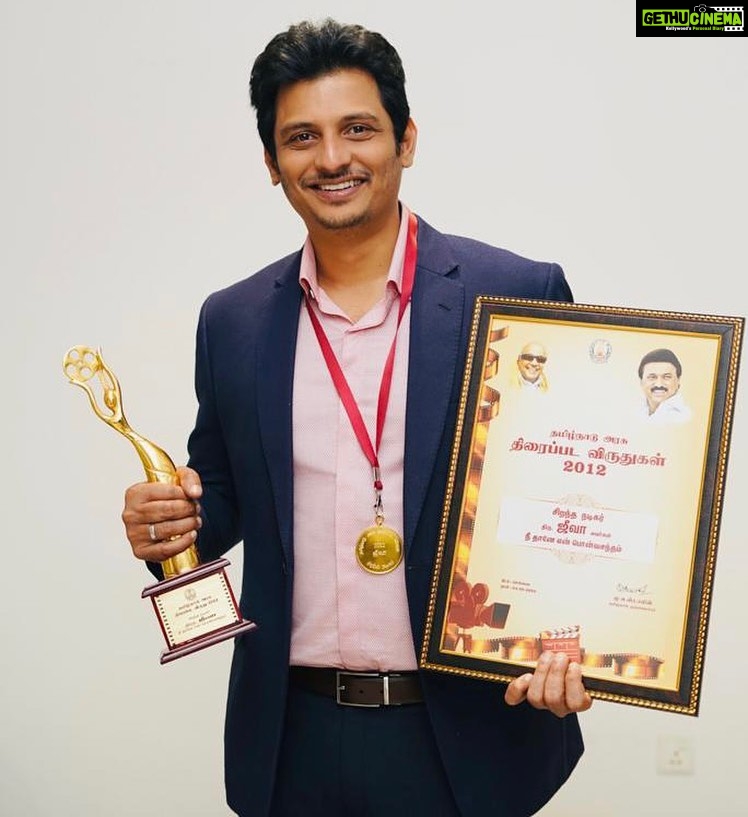 Jiiva Instagram - #Tamilnadustateaward for #neethaaneenponvasantham Thanks to the team and entire star cast of Neethaaneenponvasantham Thanks for all ur love 💗 Styled by @osmanabdulrazak 📷@peterkenady