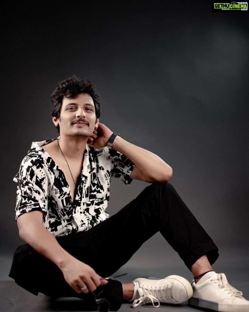 Jiiva Instagram - SPOT- ON Styled: @by_sarana 📷 @mastermindsphotography @kiran_tvm_ Concept & Curation : @v_ininess @adityarajendran https://youtube.com/@jiivaofficial #jiiva #actorjiiva #jiivafans #jiivafc #jiivapicturecollection #jiivaofficial #jiivatrends #lovejiiva #newphotoshoot #photoftheday #musiclovertheme #romaticboy #boyfriendtheme