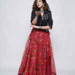Jonita Gandhi Instagram - Fun fact: I was in ESL in kindergarten (ESL = English as a second language) Although my accent is very much Canadian when I speak English, I was raised in a very Indian home. My roots have always been part of my identity, no matter how North American I am, so I like to switch it up now and then. I know we all overuse the term fusion but guys I AM fusion… and sometimes, so are my outfits 💀🙃💕 #throwbackthursday