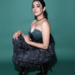 Jonita Gandhi Instagram - Last night for @graziaindia #graziamillennialawards2023 🍸 Photo: @amey_ghatge Hair: @dwyessh_hairwizard Makeup: @zoyamakeupandhair Nails: @itssoezi Styled by: @saumyathakur #styledbysaums Wearing: Outfit @siddhantagrawallabel Jewels @dripproject.co Boots @londonrag_in Style Team Intern @snehalkorate On set @sethmuskaan