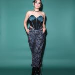 Jonita Gandhi Instagram - Last night for @graziaindia #graziamillennialawards2023 🍸 Photo: @amey_ghatge Hair: @dwyessh_hairwizard Makeup: @zoyamakeupandhair Nails: @itssoezi Styled by: @saumyathakur #styledbysaums Wearing: Outfit @siddhantagrawallabel Jewels @dripproject.co Boots @londonrag_in Style Team Intern @snehalkorate On set @sethmuskaan
