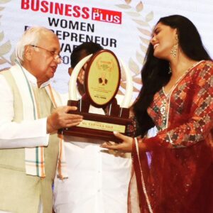 Karthika Nair Instagram - Humbled and blessed.

Thank you to the respected Governor of Kerala for bestowing this special honour .

Thank you, Business plus for organizing the most memorable evening with talented and inspiring people from various fields. 
 #empoweredwomenempowerwomen