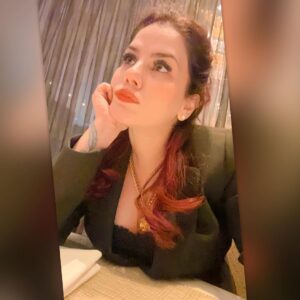 Kashish Singh Instagram - A drop of ink may make a million think.
Lord Byron 

#loveyourself #slowdowntospeedup #yolo #bellavitakashish 💫