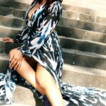 Kashmera Shah Instagram - Self made slow motion but love the song. Enjoy. #kashmerashah #kashmirashah #love#grove #la #losangeles #westhollywood @krushna30 @rishaabchauhaan