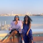 Kashmera Shah Instagram – This is how @kashmera1 & I go overboard with laughter. 
Can anyone relate to this!!
.
.
.
#love #laughter #friends #fun #madness #girls #dubai #crazy #travelblogger #friendsforever #reels #reelsviral #reelsinstagram #funnyreels Atlantis, The Palm