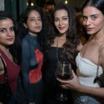 Kaveri Priyam Instagram - 🥂 To old friends and new memories made at this exquisite new place @queseraseramumbai ♥️ #aboutlastnight