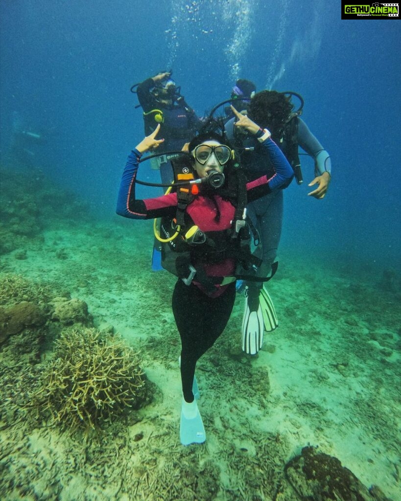 Keerthi Pandian Instagram - There is SO MUCH beauty in the world under water and this was my first step in exploring it 🧜🏾‍♀️ Always knew I was a water baby, but this first Scuba Dive showed me that I truly belong there. The breathing, moving, dancing away, everything seemed so familiar. So peaceful. 🩵 It was the most perfect birthday this year ♥️ #throwback #february #scubadiving #andaman #birthday #love Havelock Island , Andaman and Nicobar Islands, India