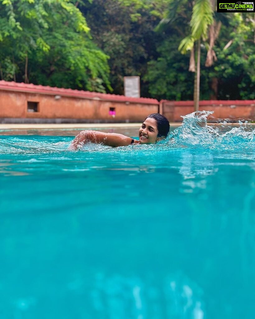 Keerthi Pandian Instagram - Serenity when in my element 🌊🌧️ And also in one of my MOST favourite places @adishaktitheatre 🩵 Photo courtesy @ash_warrier darling! #waterbaby #swim Adishakti Theatre
