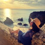 Keerthi shanthanu Instagram - 💭If your goin to be thinking anyway, Think big! 📸 @mahuvnish #goldenhour #sunset #rock