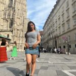 Ketika Sharma Instagram - Kaerntner Strasse 🦍 #throwback #vienna #austria #tb #dayout #with #momma