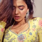Ketika Sharma Instagram - Portraits by @puchi.photography 🤗 Styled by @rashmitathapa wearing @kaastaanbydivaajain and the lovely makeup by the very lovely @makeupartist_arti 🫶 #portraits #tb #for #promotions
