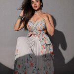 Ketika Sharma Instagram - Cutesy stuff 👽 Styled by @rashmitathapa Wearing @kaastaanbydivaajain Jewellery @spillthebead Shot by @pearlvinestudio , team @whiteaurastudio HMU @makeuphairbyrahul #styled #indowestern #ethnic