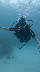 Komal Sharma Instagram - A leap into a different world 😍😍😍🧜‍♀️🧜‍♀️🧜‍♀️🪼🦦🦈
#scuba #scubadiving #komalsharma #addu #maldives 
Pro - @a._john_pro 
@actresskomalsharma