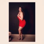 Komal Sharma Instagram - Beautiful distraction 😀😀❤️❤️ Pro - @a._john_pro Captured by - @vajiravelunatarajan @vsmartphotography Make up and Hair - @neeyumnaanumpromakeupacademy #tamilactress #indianactress #malyalamactress #bollywoodactress #kollywoodactress #malluactress #reddress #redlipstick #komalsharma #explore