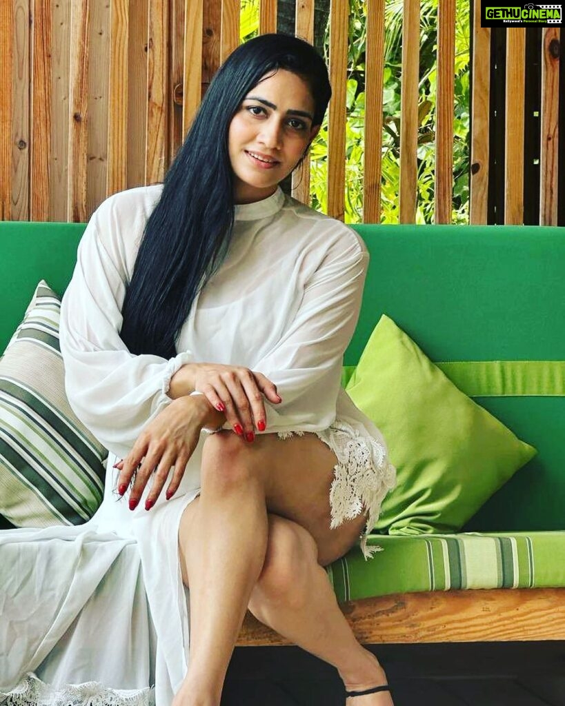 Komal Sharma Instagram - Where gorgeousness meets gracefulness beauty gets enlivened @a._john_pro #indianactress #bollywoodactress #malyalamactress #tamilactress #actorslife #shoot #whitedress